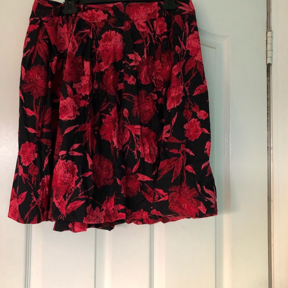 NWOT red and black skirt size 12 super nice